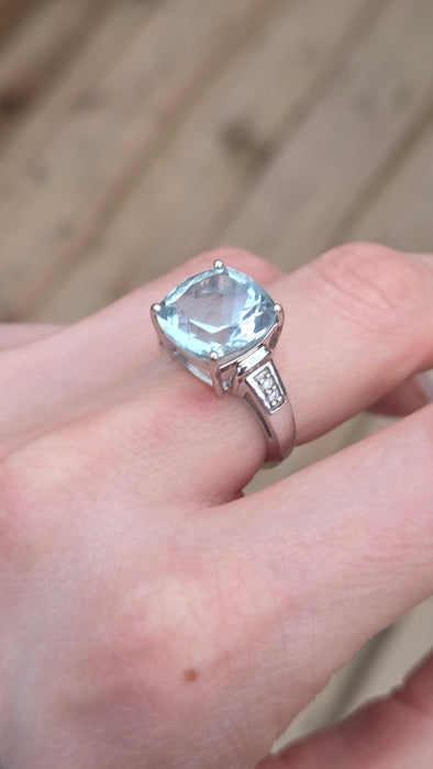 2951: Vintage 14ct White Gold Blue Aquamarine (6.57ct) Diamonds Cocktail Ring