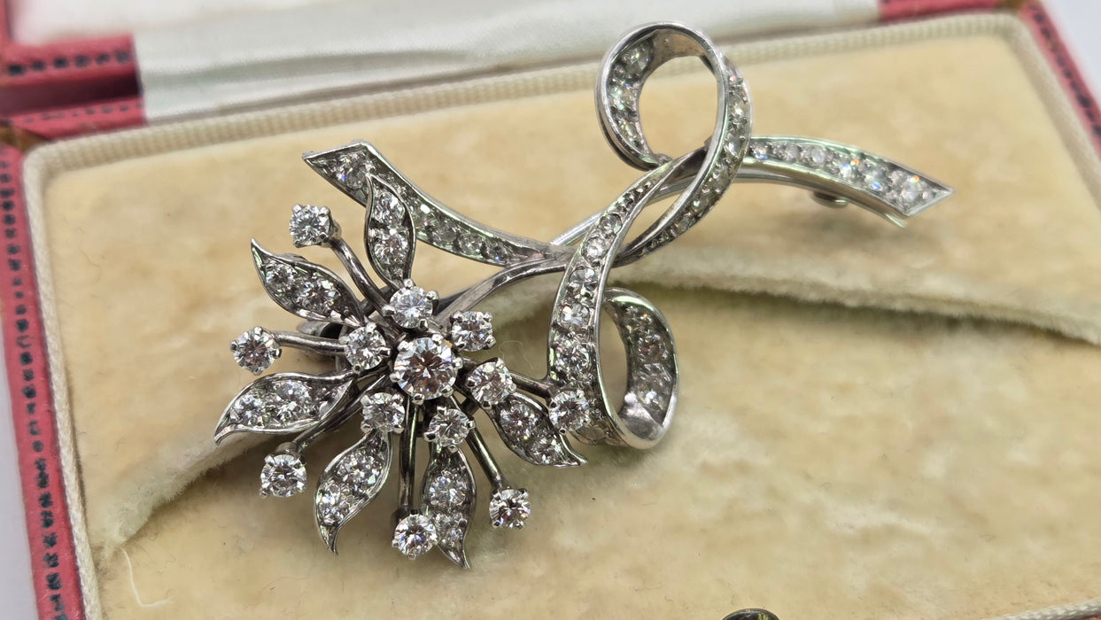 2658: Antique Art Deco Floral Diamonds (2.7ct) Spray Brooch - Truly exceptional
