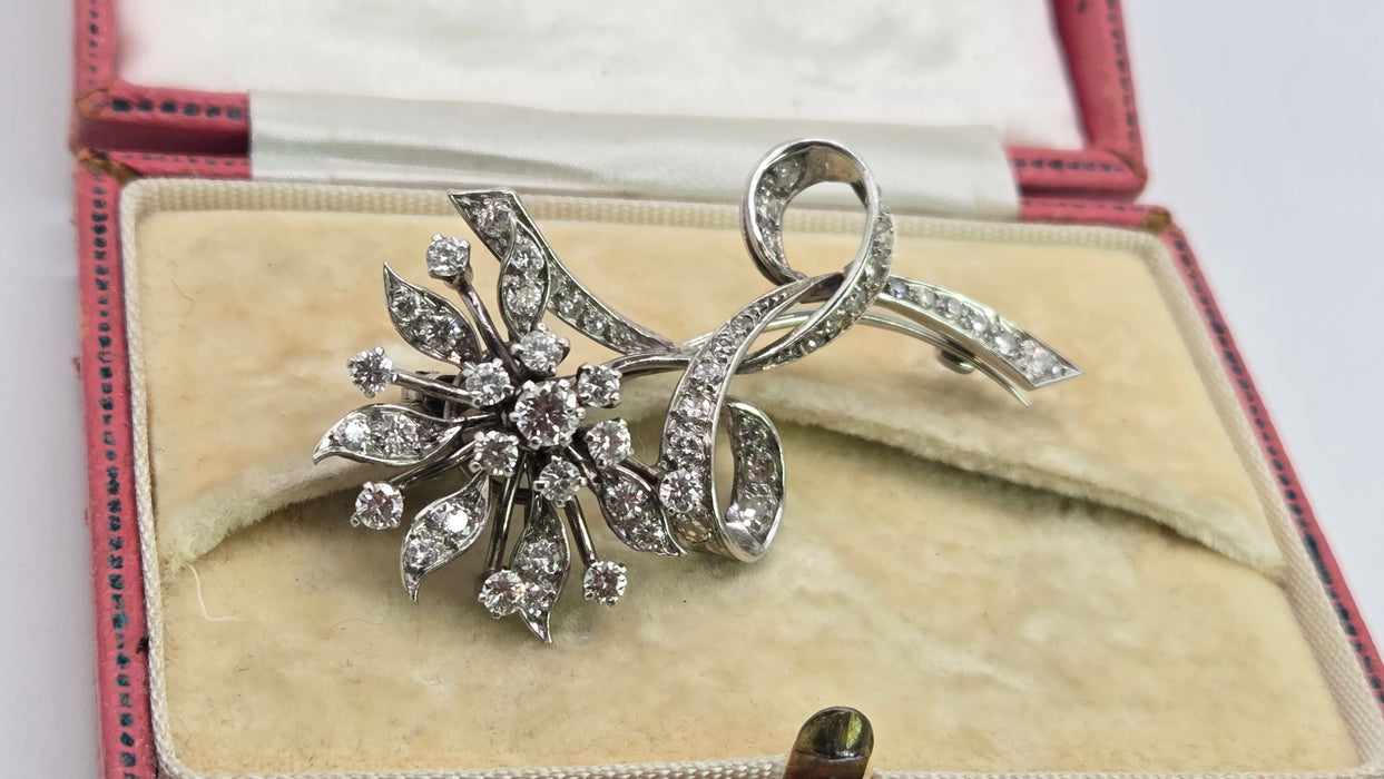 2658: Antique Art Deco Floral Diamonds (2.7ct) Spray Brooch - Truly exceptional