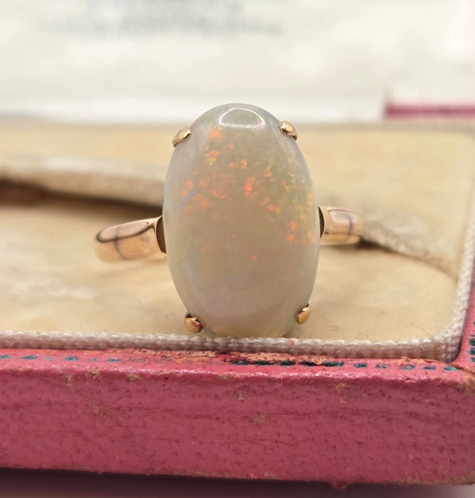 2928 Vintage: 14ct Yellow Gold Opal Solitaire Ring