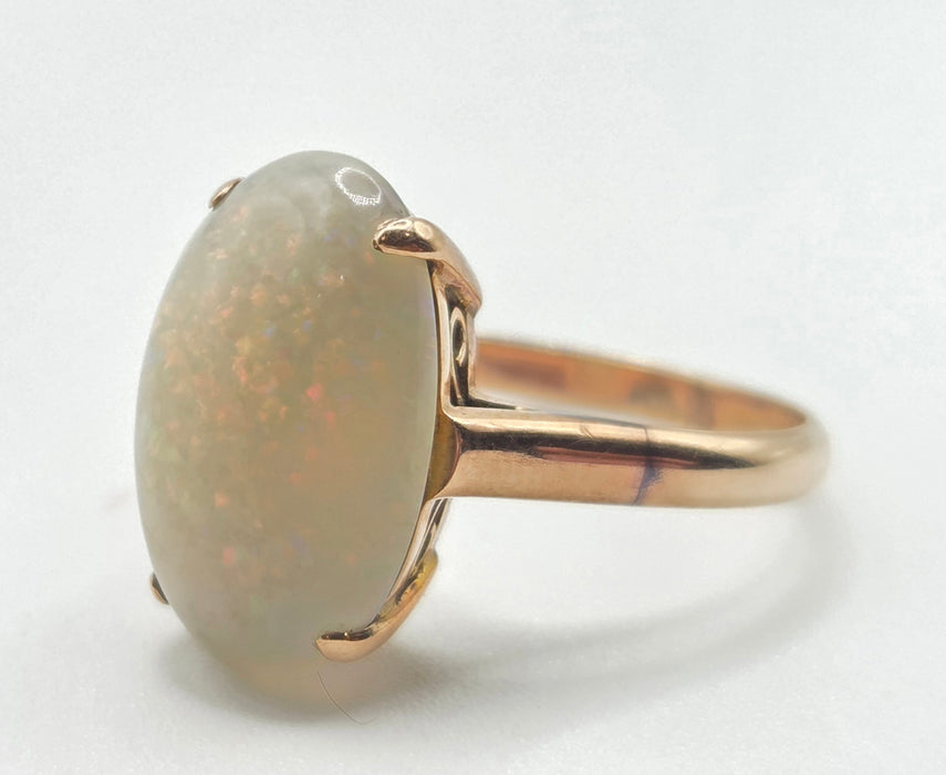2928 Vintage: 14ct Yellow Gold Opal Solitaire Ring