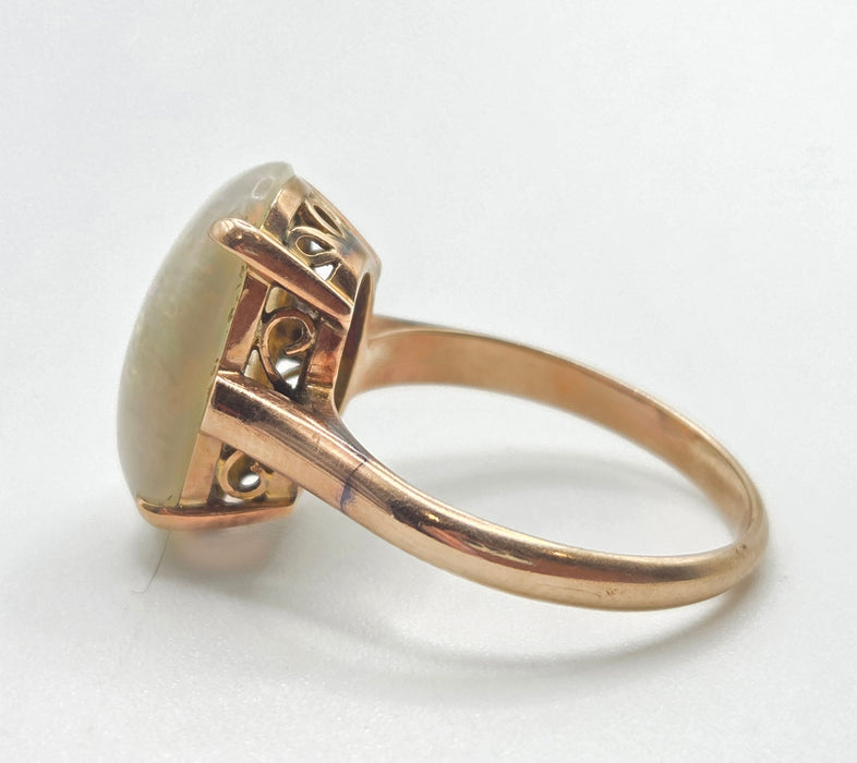 2928 Vintage: 14ct Yellow Gold Opal Solitaire Ring