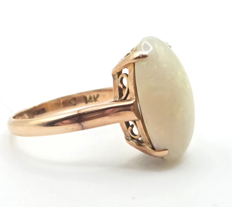 2928 Vintage: 14ct Yellow Gold Opal Solitaire Ring