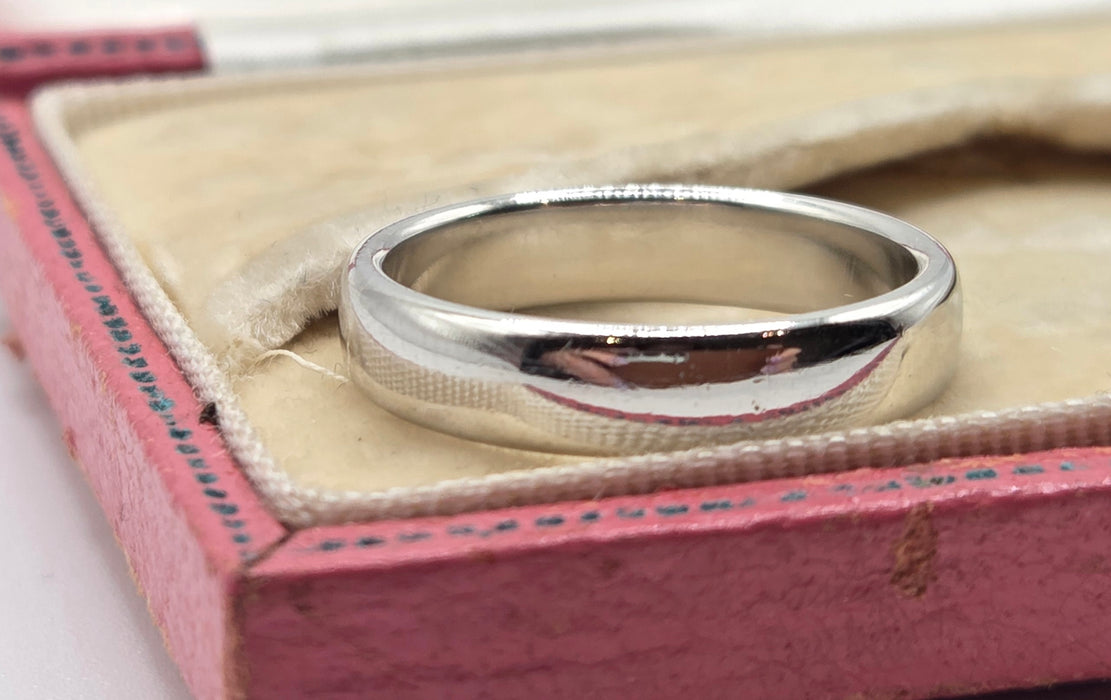 2929: Vintage Tiffany & Co Platinum Wedding Band- Pristine with Tiffany box