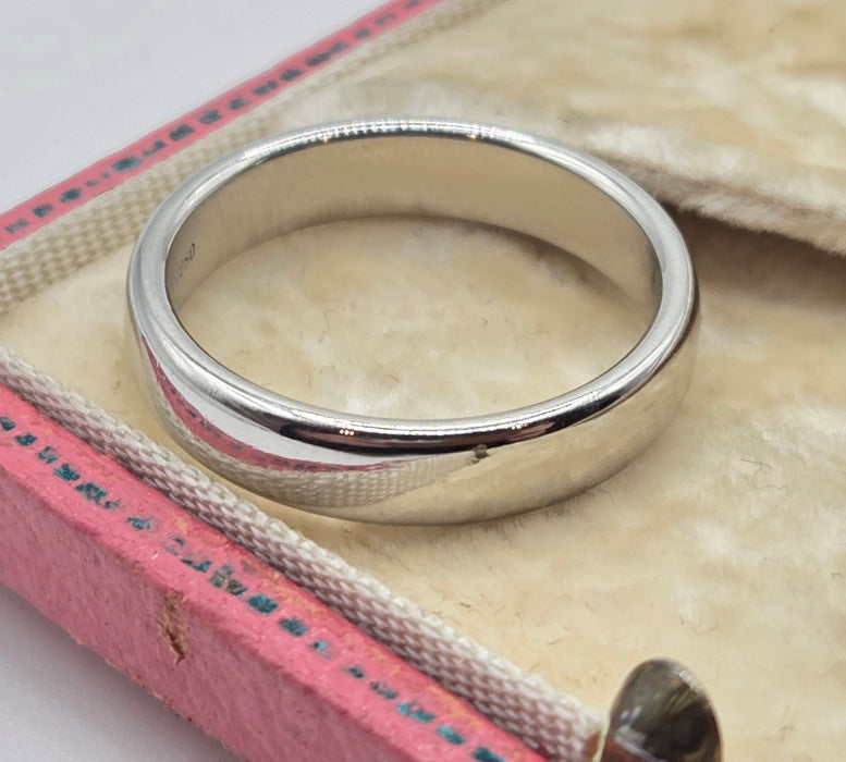 2929: Vintage Tiffany & Co Platinum Wedding Band- Pristine with Tiffany box