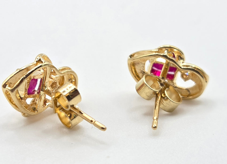 2934- Vintage 18ct Gold Ruby Diamonds Stud Earrings