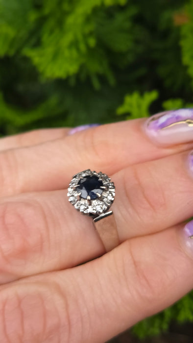 2904: Vintage: 18ct White Gold French Blue Sapphire Diamonds Target Ring- From 1980