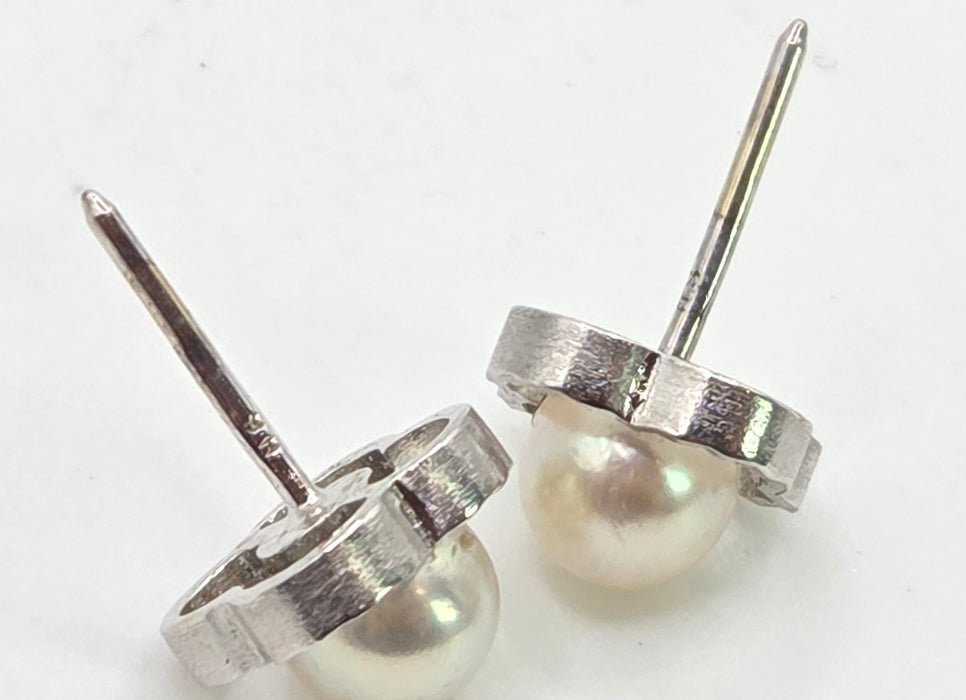 2638: Vintage 14ct Gold Cultured Pearl Stud Earrings