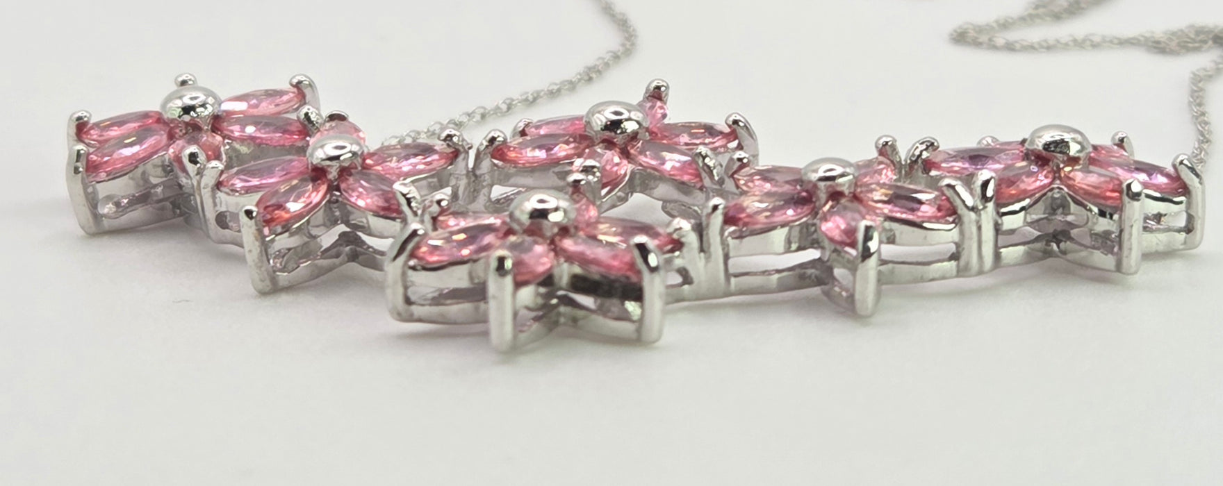 2835 Vintage 18ct White Gold Padparadscha Sapphire Floral Necklace
