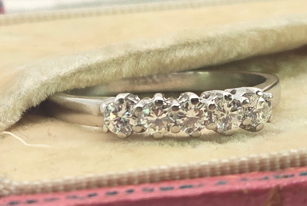2950- Vintage 14ct White Gold Natural Sparkling Diamonds 5-Stone Ring (0.5ct)
