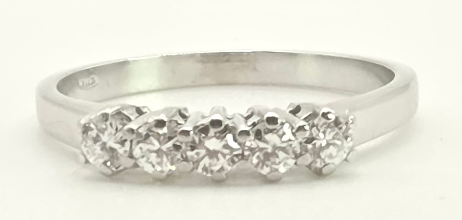 2950- Vintage 14ct White Gold Natural Sparkling Diamonds 5-Stone Ring (0.5ct)