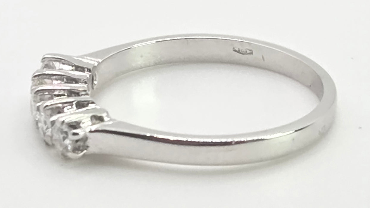 2950- Vintage 14ct White Gold Natural Sparkling Diamonds 5-Stone Ring (0.5ct)