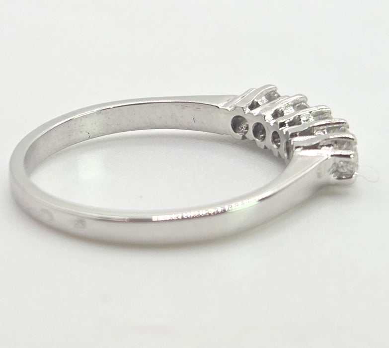 2950- Vintage 14ct White Gold Natural Sparkling Diamonds 5-Stone Ring (0.5ct)
