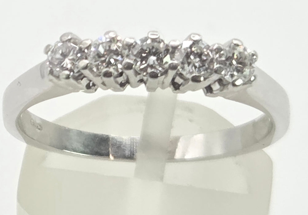 2950- Vintage 14ct White Gold Natural Sparkling Diamonds 5-Stone Ring (0.5ct)