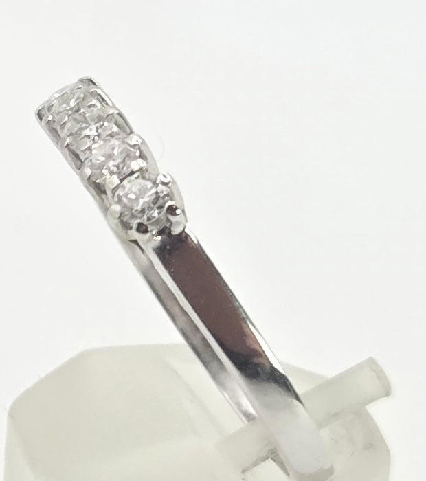 2950- Vintage 14ct White Gold Natural Sparkling Diamonds 5-Stone Ring (0.5ct)