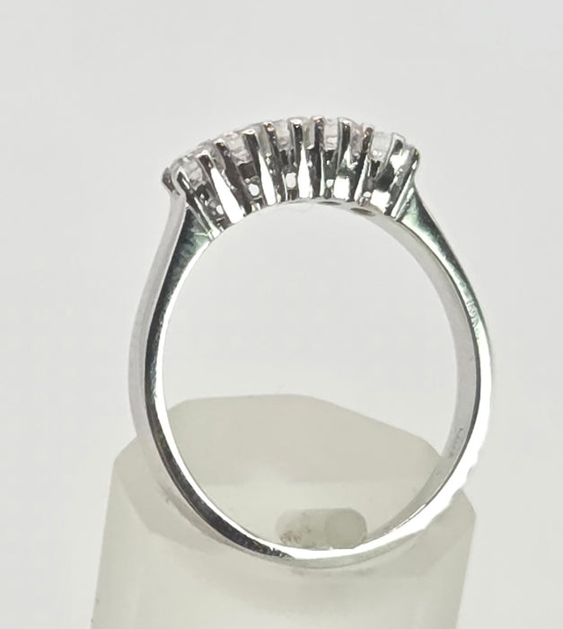 2950- Vintage 14ct White Gold Natural Sparkling Diamonds 5-Stone Ring (0.5ct)