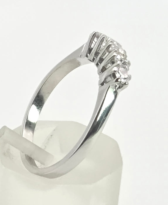 2950- Vintage 14ct White Gold Natural Sparkling Diamonds 5-Stone Ring (0.5ct)
