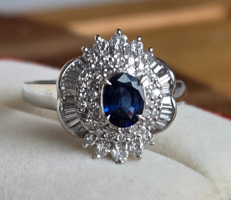 2733: Vintage Platinum Cornflower Blue Sapphire Diamonds Cocktail Cluster Ring