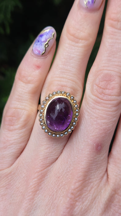 6395: Vintage: 18ct Gold "Carbuncle" Lilac Amethysts 28 Seed Pearls Ring