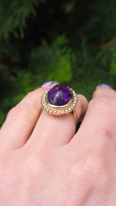 6395: Vintage: 18ct Gold "Carbuncle" Lilac Amethysts 28 Seed Pearls Ring