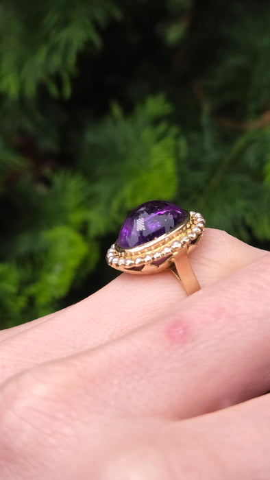 6395: Vintage: 18ct Gold "Carbuncle" Lilac Amethysts 28 Seed Pearls Ring