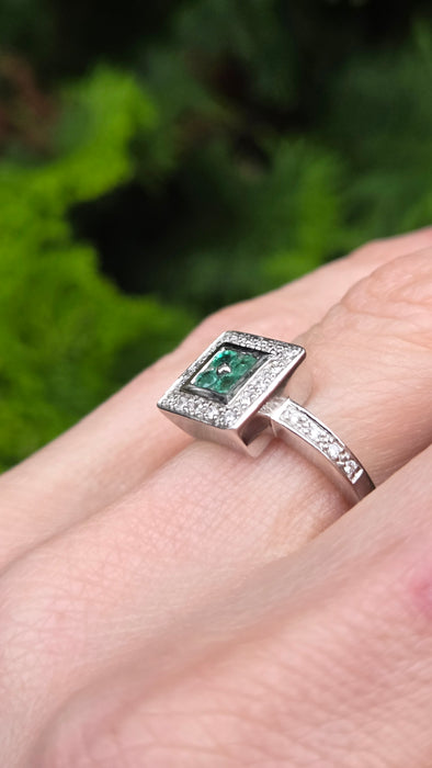 6420- Vintage: 14ct White Gold Emeralds Diamonds Art Deco Style Panel Ring