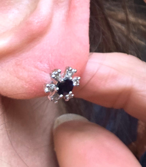 2637: Vintage 18ct White Gold Sapphire Diamonds Flower Head Stud Earrings