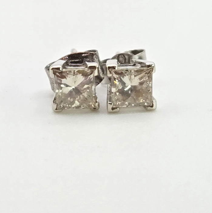 2971: Vintage 18ct White Gold Princess Cut Diamonds Stud Earrings