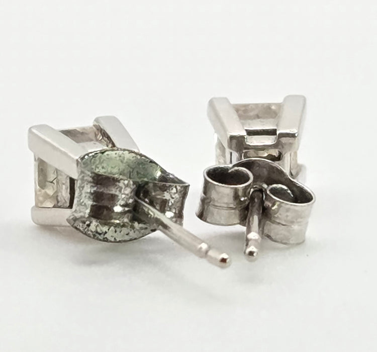 2971: Vintage 18ct White Gold Princess Cut Diamonds Stud Earrings