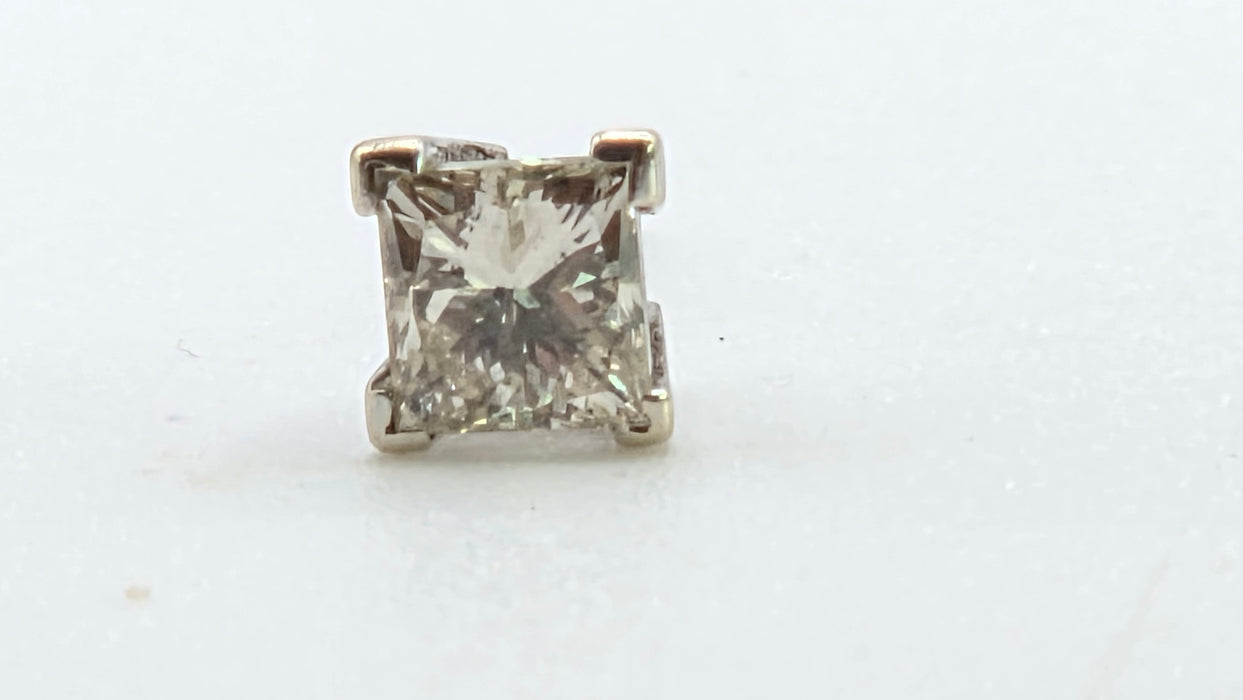 2971: Vintage 18ct White Gold Princess Cut Diamonds Stud Earrings