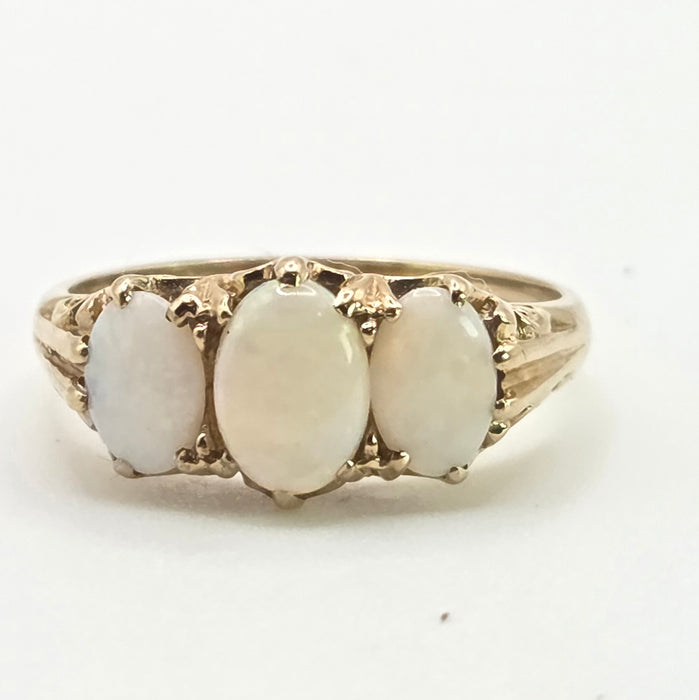 2983: Vintage Classic 9ct Gold White Opals Trilogy Rimg