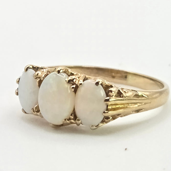 2983: Vintage Classic 9ct Gold White Opals Trilogy Rimg
