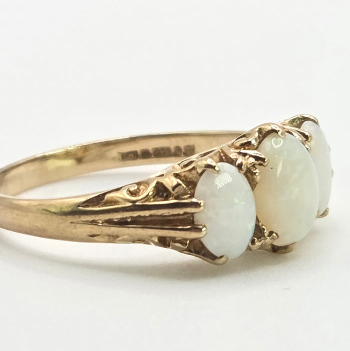 2983: Vintage Classic 9ct Gold White Opals Trilogy Rimg