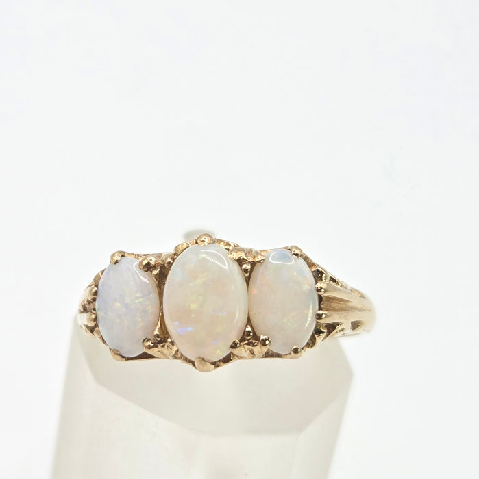 2983: Vintage Classic 9ct Gold White Opals Trilogy Rimg