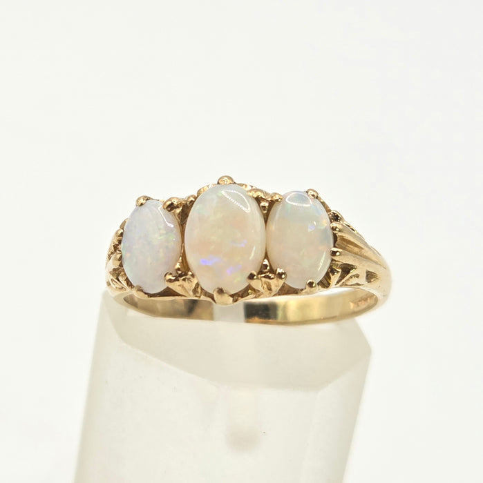2983: Vintage Classic 9ct Gold White Opals Trilogy Rimg