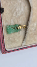 Load image into Gallery viewer, 0847: Vintage 9ct Gold Carved Green Jade Pendant
