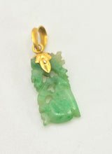 Load image into Gallery viewer, 0847: Vintage 9ct Gold Carved Green Jade Pendant
