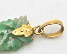 Load image into Gallery viewer, 0847: Vintage 9ct Gold Carved Green Jade Pendant
