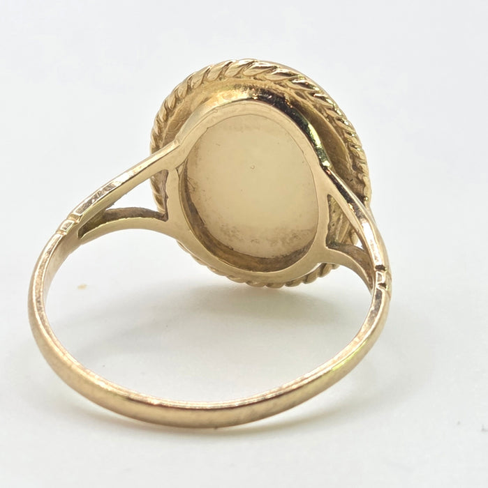 2843: Vintage 9ct Gold Oval Cabochon Opal Solitaires Ring
