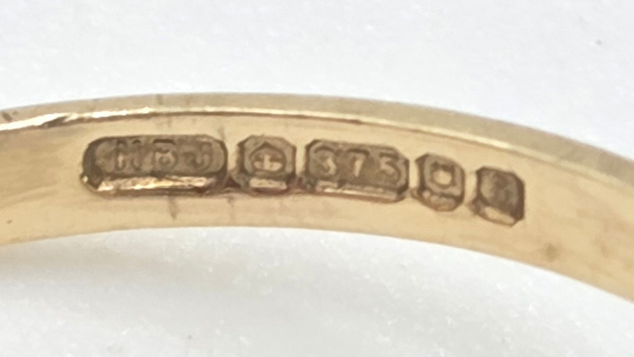 2843: Vintage 9ct Gold Oval Cabochon Opal Solitaires Ring