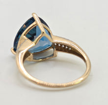 Load image into Gallery viewer, 2859: Vintage 9ct Yellow God Trillion Cut Ocean Blue Spinel Cocktail Ring

