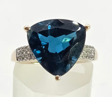 Load image into Gallery viewer, 2859: Vintage 9ct Yellow God Trillion Cut Ocean Blue Spinel Cocktail Ring
