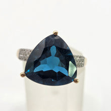 Load image into Gallery viewer, 2859: Vintage 9ct Yellow God Trillion Cut Ocean Blue Spinel Cocktail Ring
