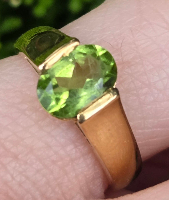 6407 Vintage 18ct Gold Peridot Solitaire Dress/Stacker Ring- Exquisite