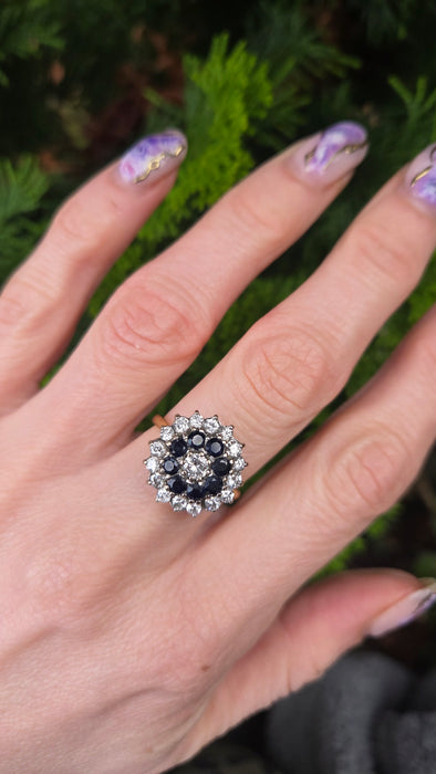 6535 Vintage: 18ct Yellow Gold Sapphire & Diamond Cluster Ring