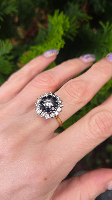 6535 Vintage: 18ct Yellow Gold Sapphire & Diamond Cluster Ring