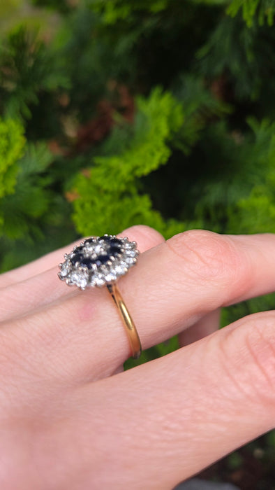6535 Vintage: 18ct Yellow Gold Sapphire & Diamond Cluster Ring