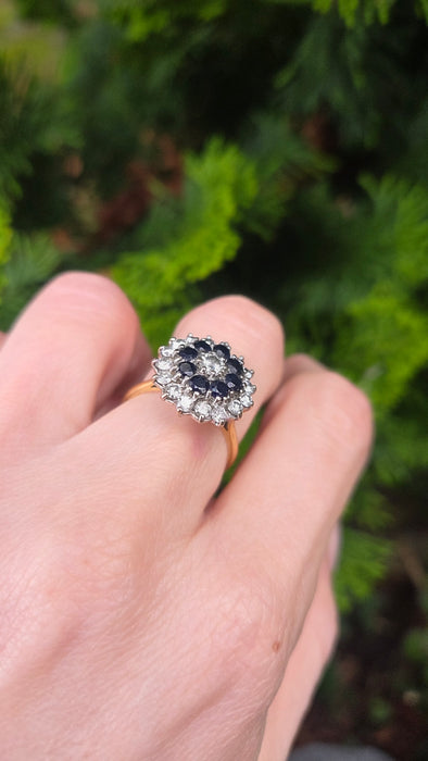 6535 Vintage: 18ct Yellow Gold Sapphire & Diamond Cluster Ring