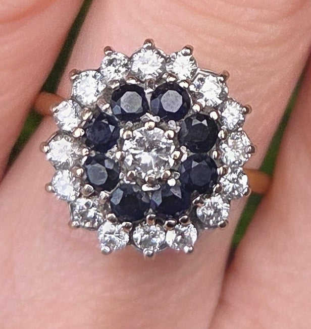 6535 Vintage: 18ct Yellow Gold Sapphire & Diamond Cluster Ring