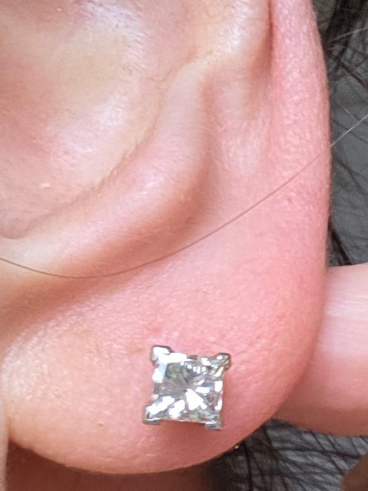 2971: Vintage 18ct White Gold Princess Cut Diamonds Stud Earrings